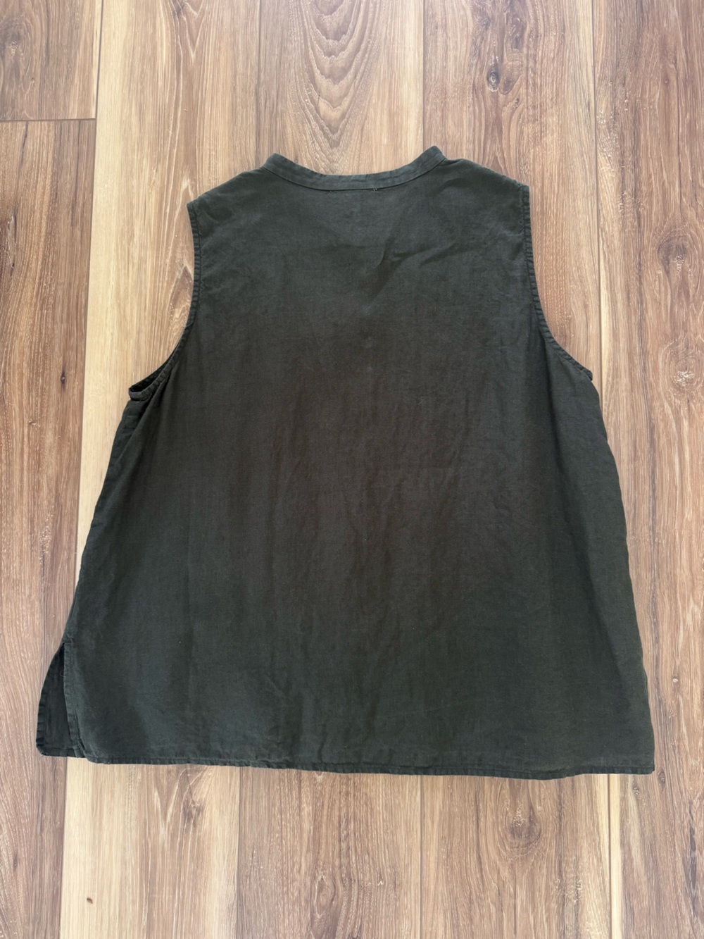 Eileen Fisher Sleeveless Olive Button-Front Linen Top - Picture 6 of 6